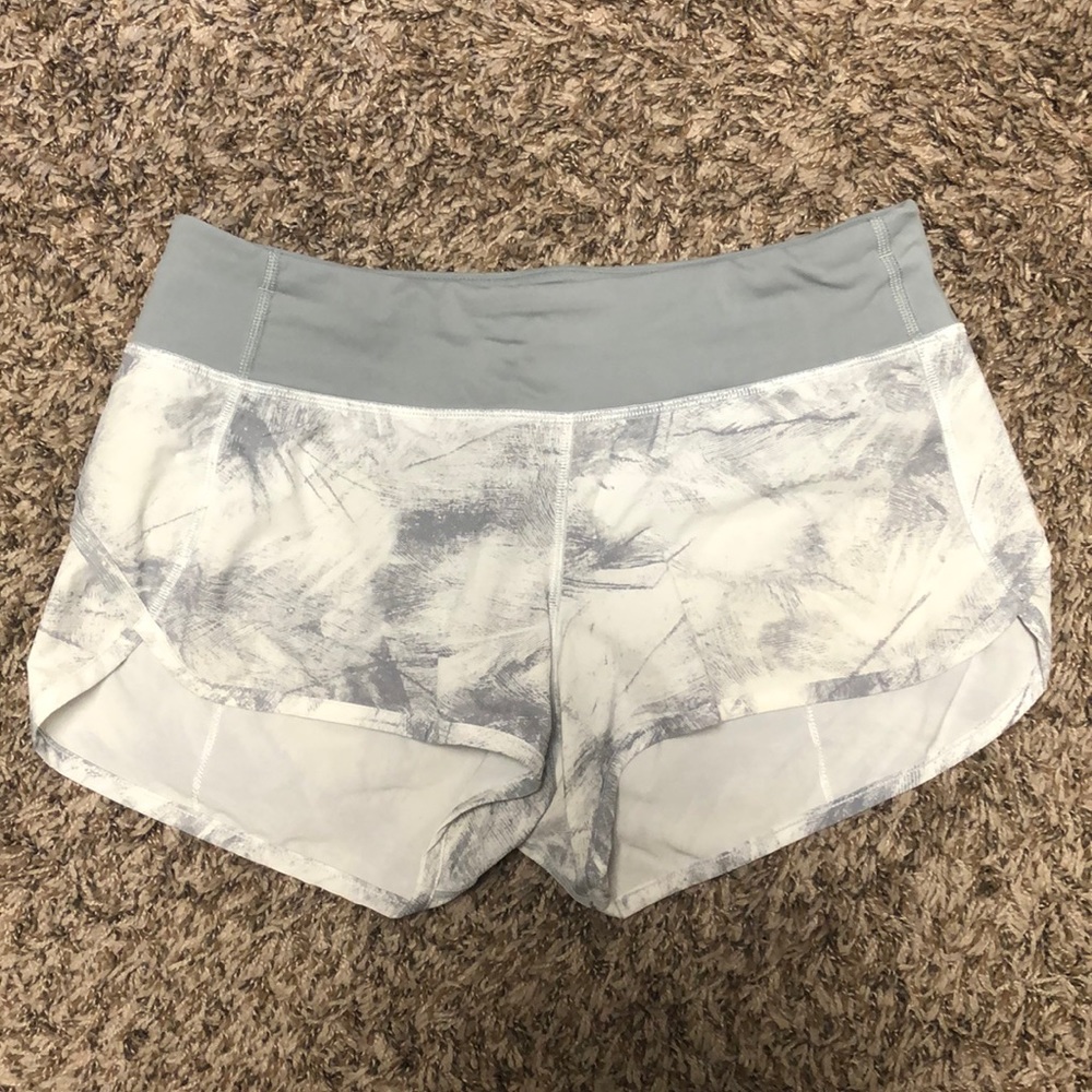Lululemon speed short size 6 in grey/white 2.5 inseam